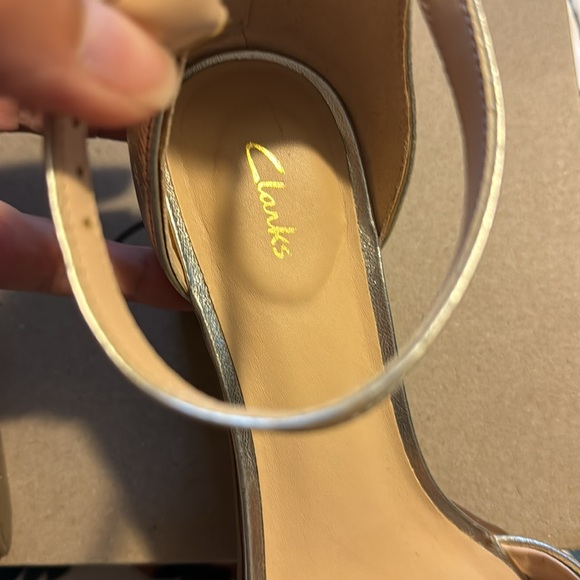 Clarks Woman's Kaylin60 2Part Champagne Size 9 M - Picture 5 of 5